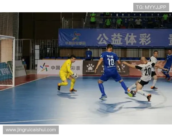 足球盛宴揭秘:深入分析上海足球队的默契配合与战术运用 足球盛宴揭秘:深入分析上海足球队的默契配合与战术运用