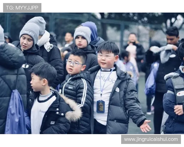 冬季足球明星时尚穿搭大揭秘让你在寒冷天气中也能尽显风采 冬季足球明星时尚穿搭大揭秘让你在寒冷天气中也能尽显风采